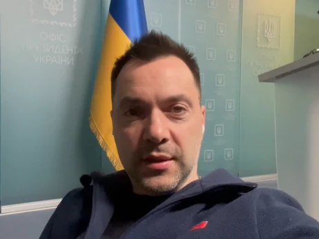Чернобаевка-2: Арестович объявил о пятом ударе по аэропорту Мелитополя