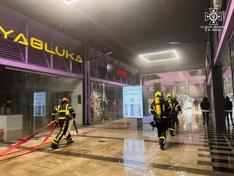 У київському ТРЦ спалахнула дитяча кімната, людей терміново евакуювали