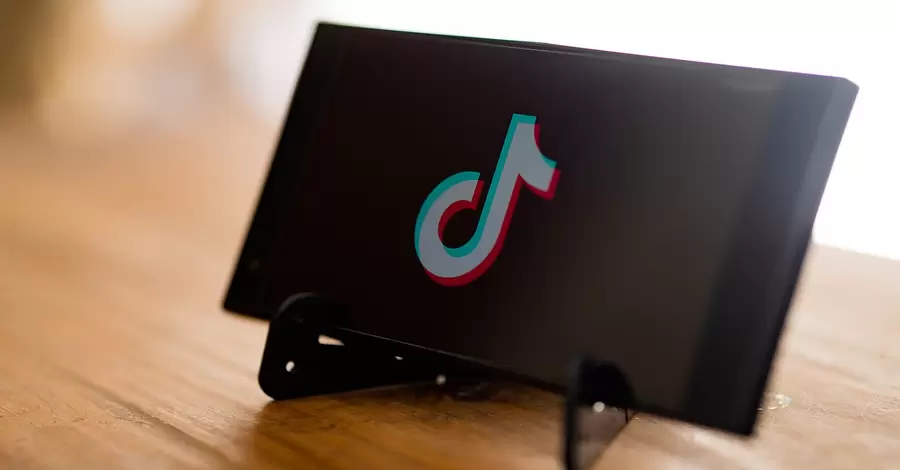TikTok для главы государства: помидоры Туска, кошки Мелони и красавец Макрон