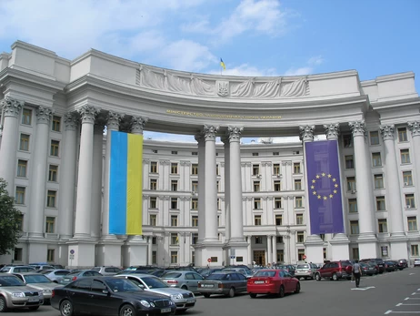 Дефицит кадров и послы-пропагандисты: что происходит за кулисами украинской дипломатии