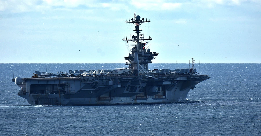 У США затонув винищувач ВМС, який впав у море з авіаносця USS Harry S. Truman